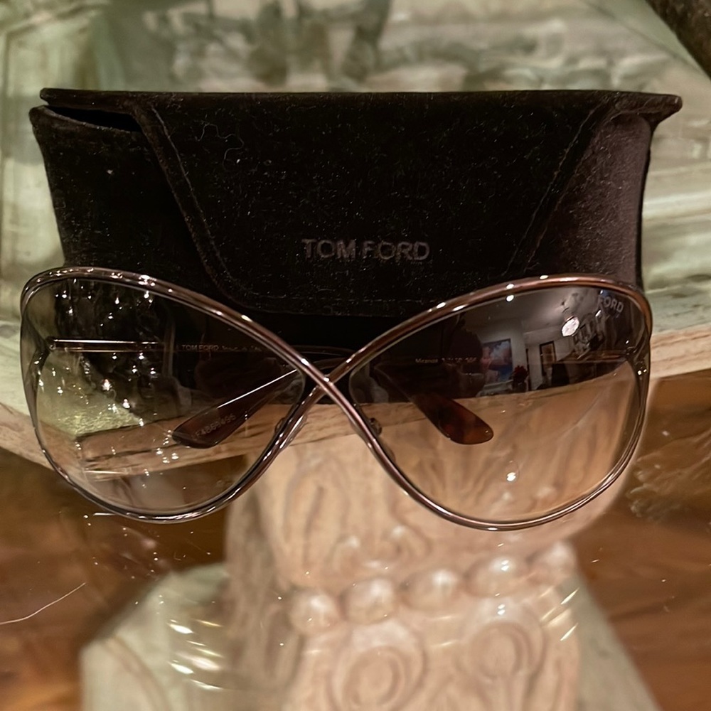 Pre-loved Tom Ford TF 130 Miranda sunglasses. Comes with a case and dust cloth.
